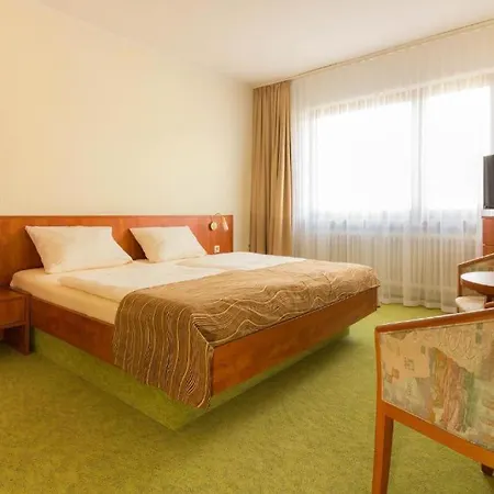 Strandhotel Deichlaeufer Бутьядинген