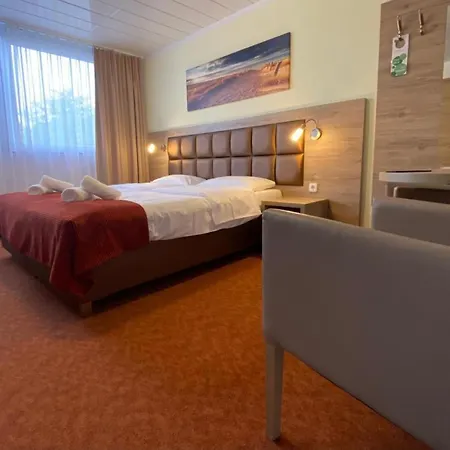 Strandhotel Deichlaeufer Hotel